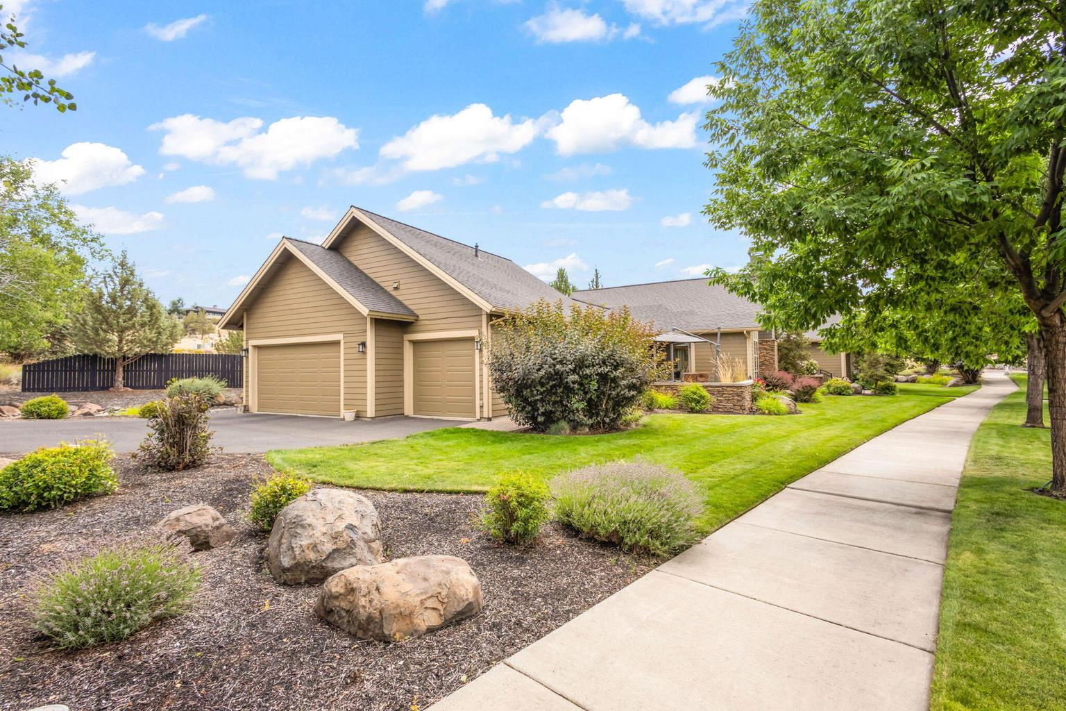 Photo of 301 SE Larkspur Drive 43 of 49