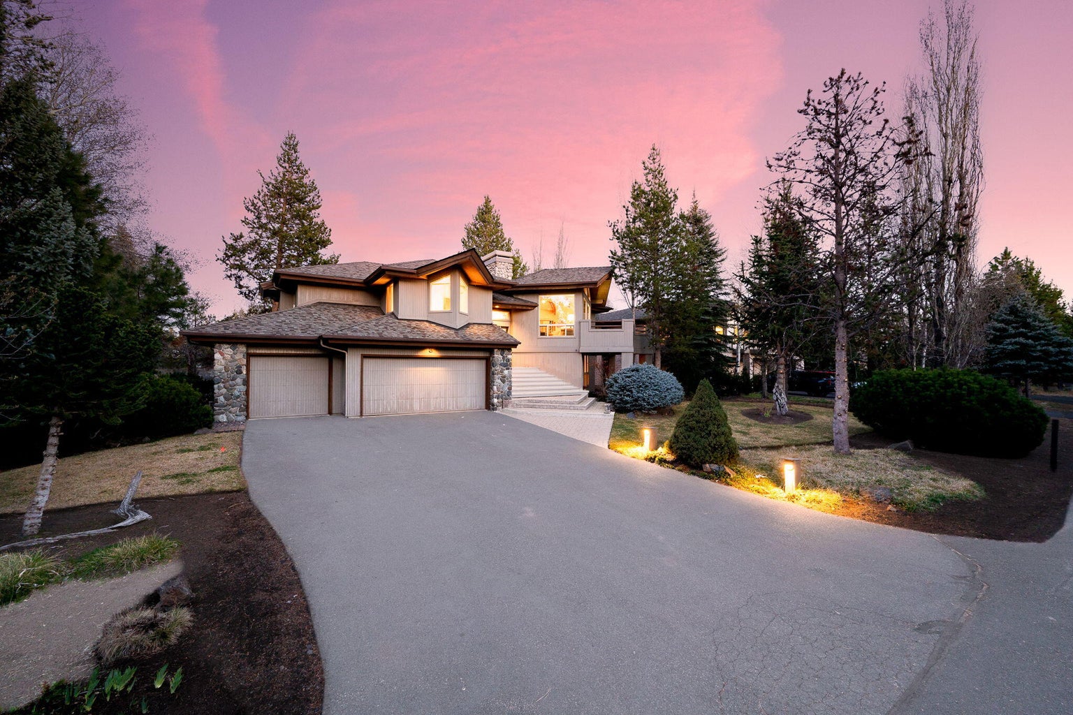 Photo of 58010 Mulligan Lane 1 of 51
