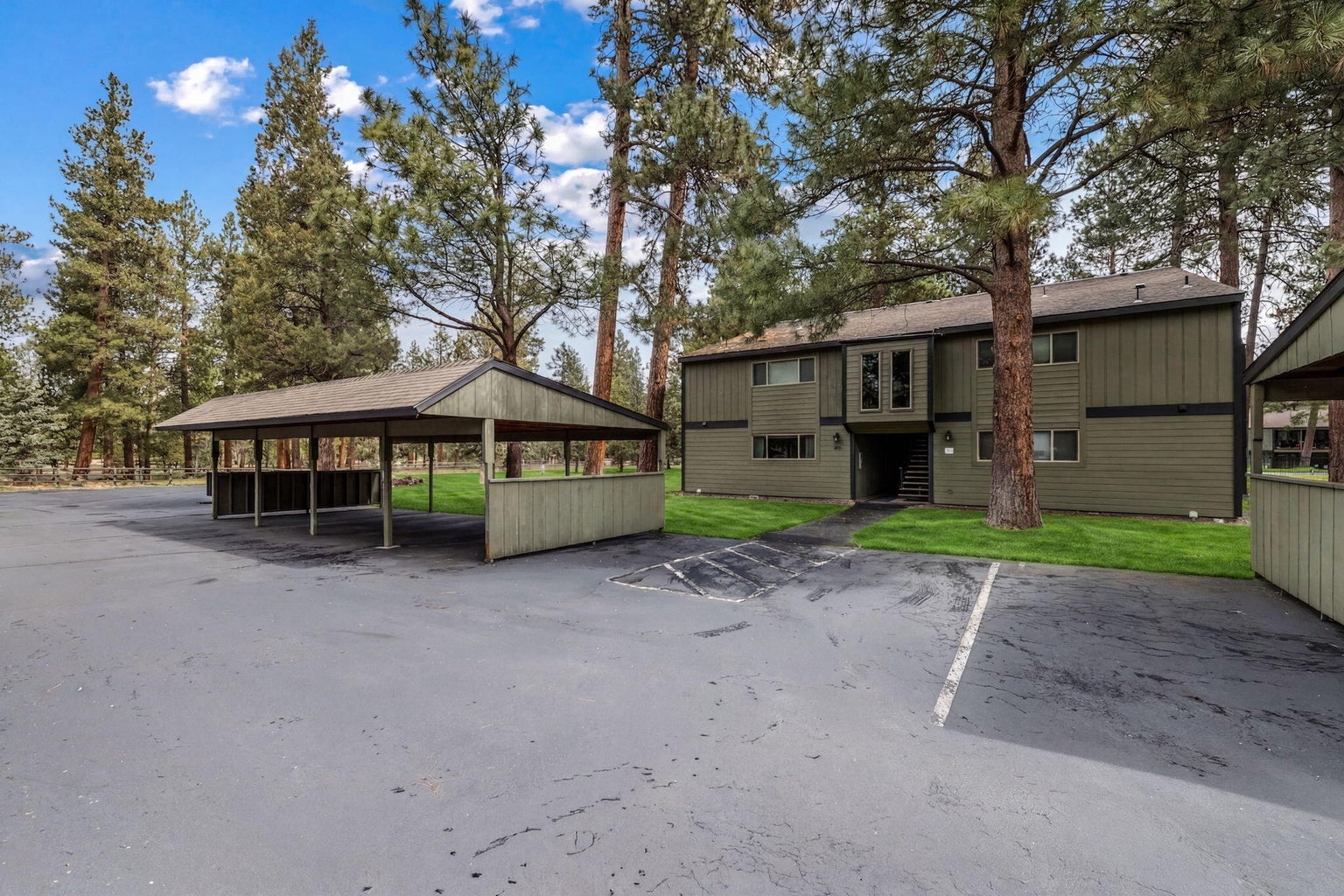 Photo of 807 E Desperado Trail 16 of 34