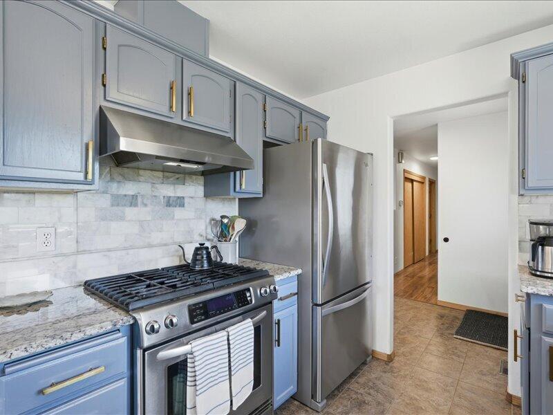 propane Gas range with electric oven.