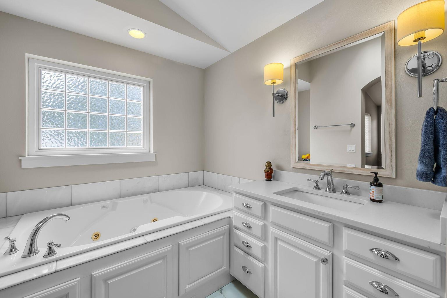 Photo of 61477 Cultus Lake Court 17 of 33