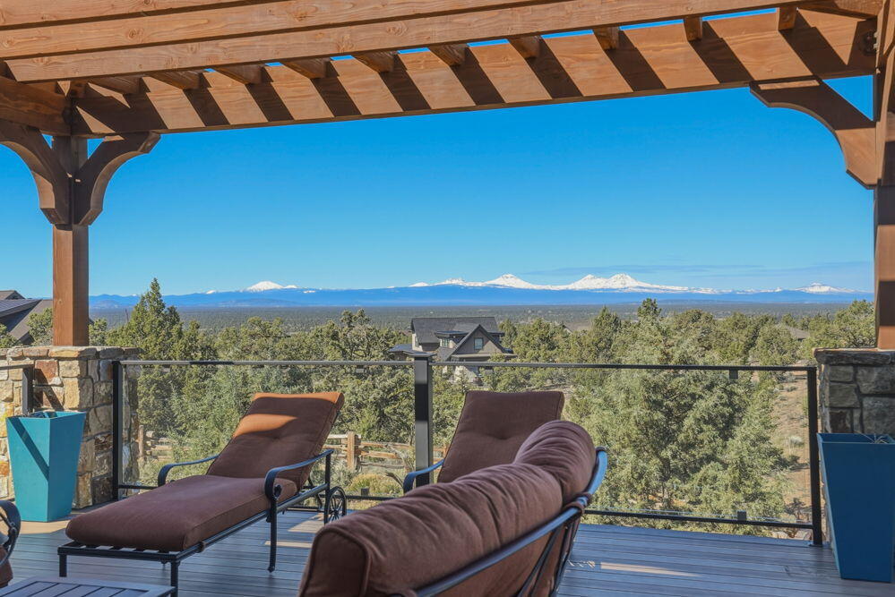The home is perfectly situated on the 1-acre lot for the best west-facing views