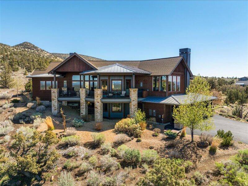Beautiful Custom Home Located high up on Hat Rock Loop.