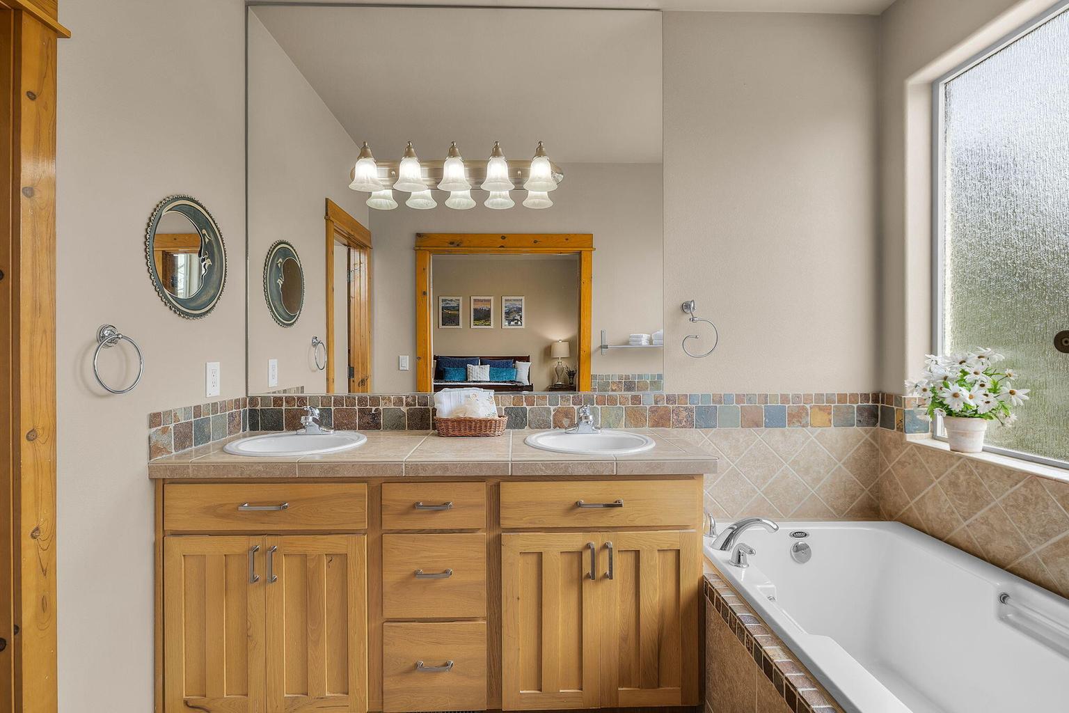 Primary features dual vanity