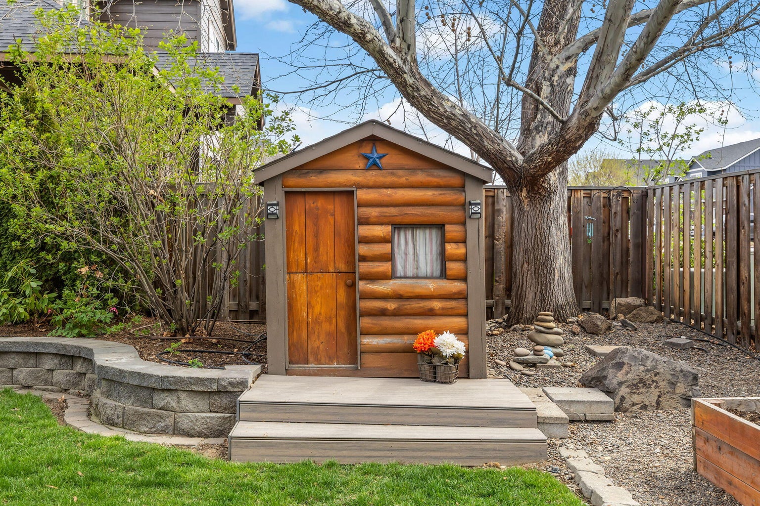 Playhouse log cabin with a dutch door