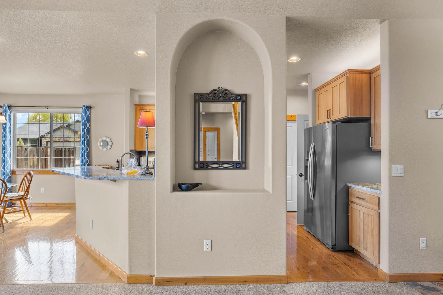 Lovely accent niche