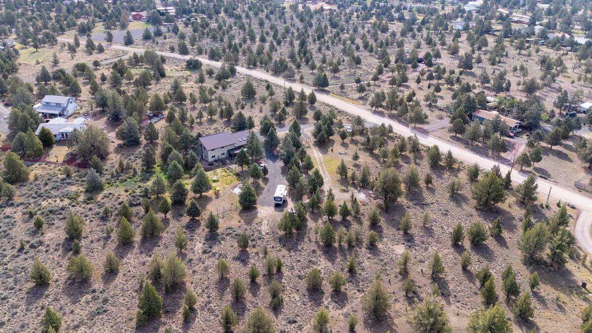 Photo of 10001 SW Geneva View Road 37 of 43