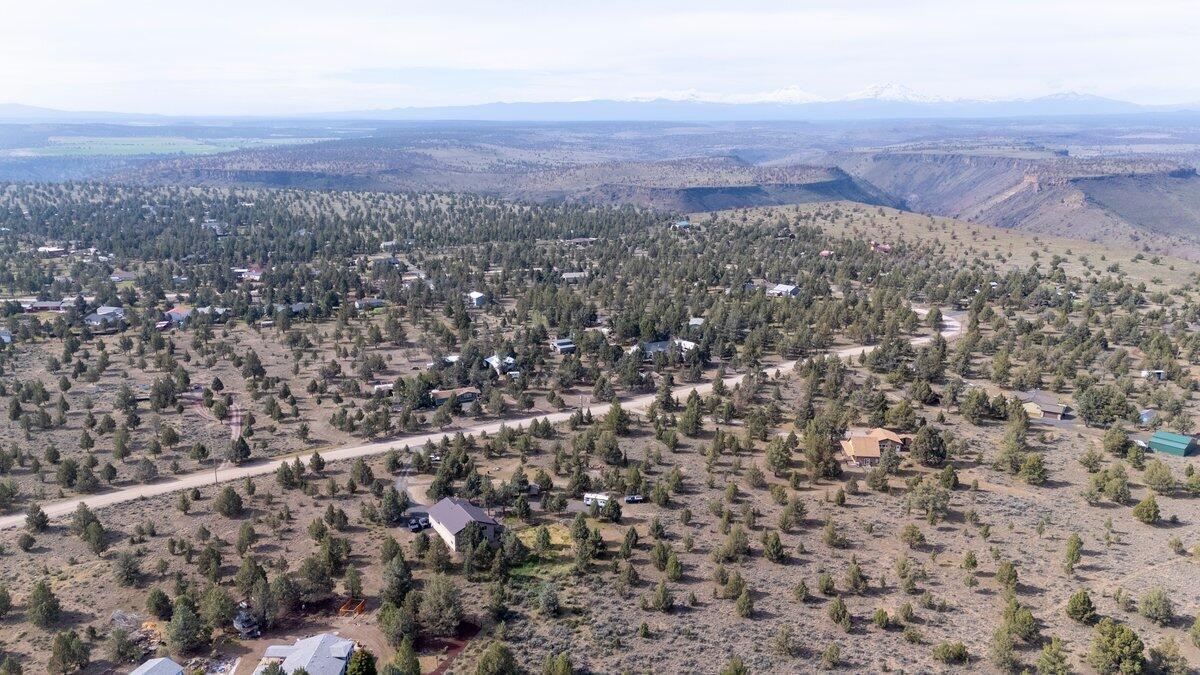Photo of 10001 SW Geneva View Road 39 of 43