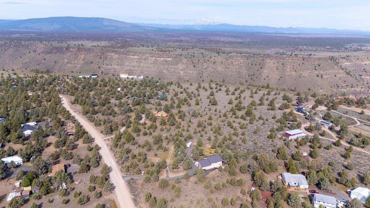 Photo of 10001 SW Geneva View Road 40 of 43