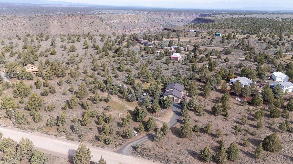 Photo of 10001 SW Geneva View Road 41 of 43
