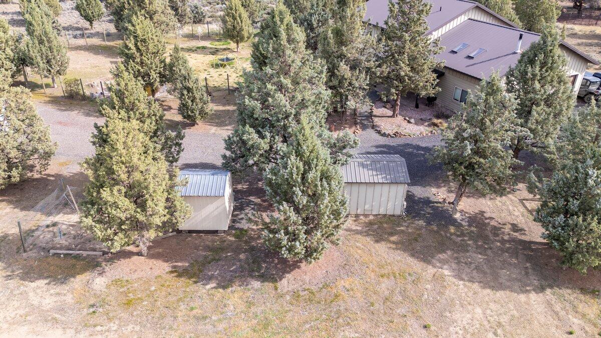 Photo of 10001 SW Geneva View Road 33 of 43