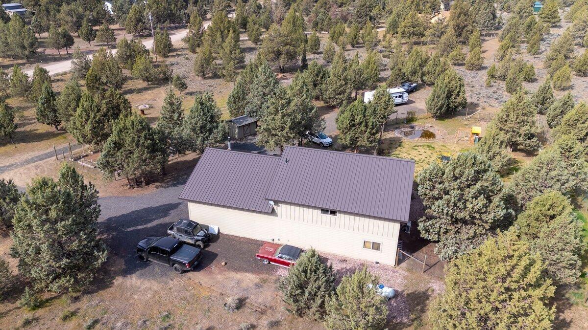 Photo of 10001 SW Geneva View Road 29 of 43