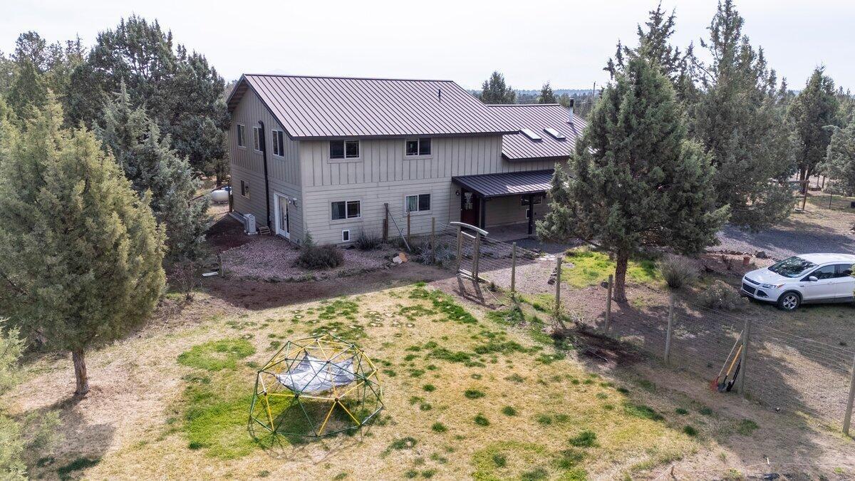 Photo of 10001 SW Geneva View Road 28 of 43