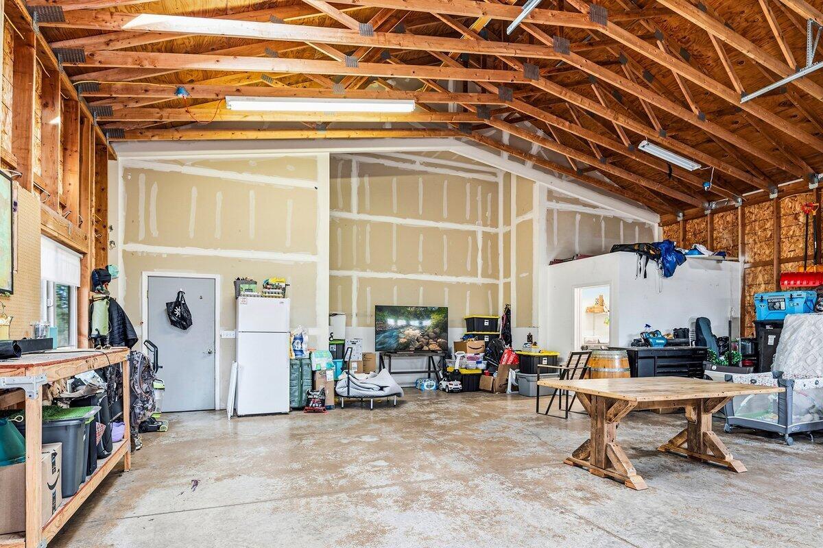 Photo of 10001 SW Geneva View Road 25 of 43