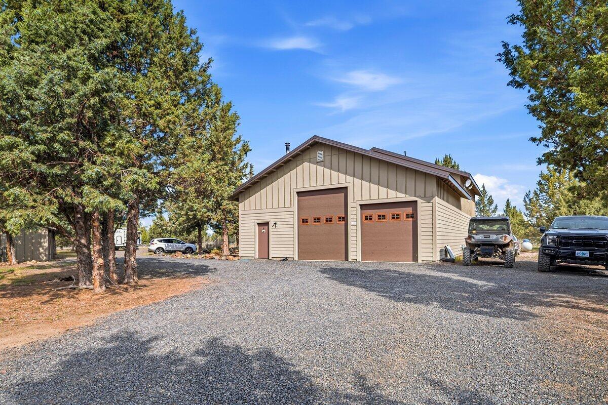 Photo of 10001 SW Geneva View Road 24 of 43