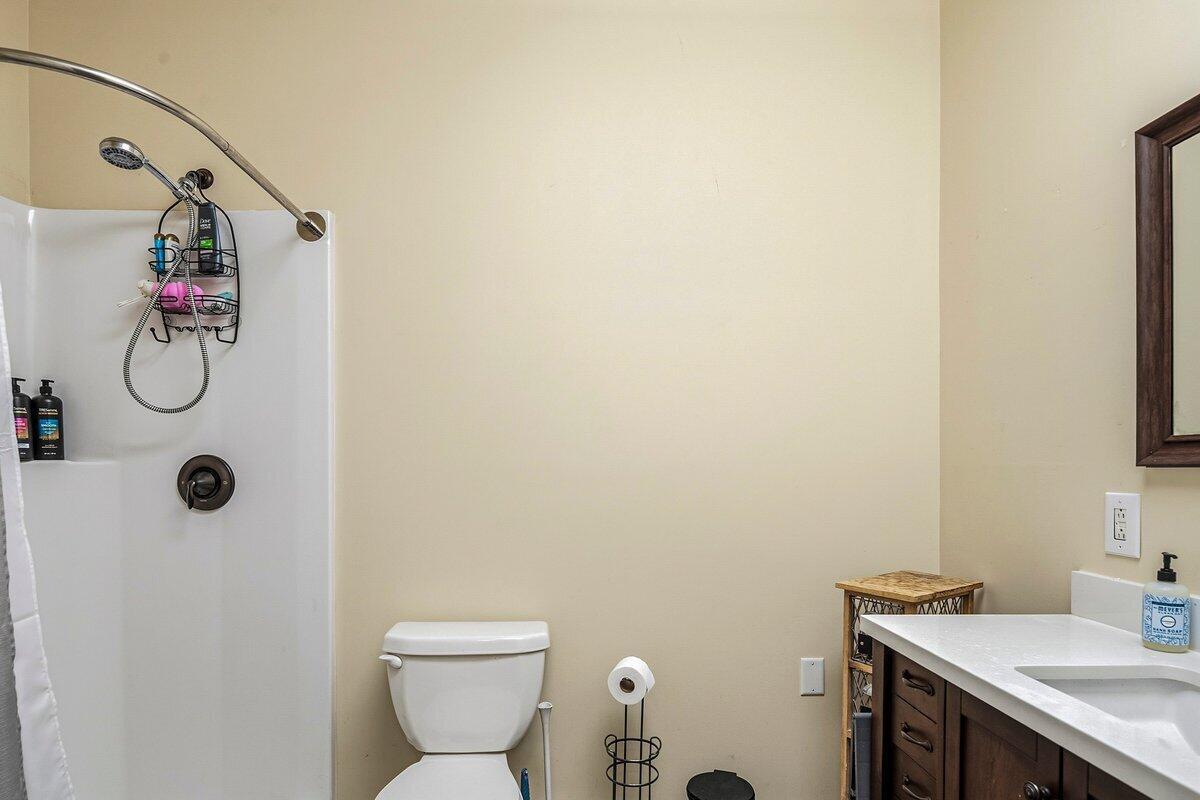 Photo of 10001 SW Geneva View Road 21 of 43