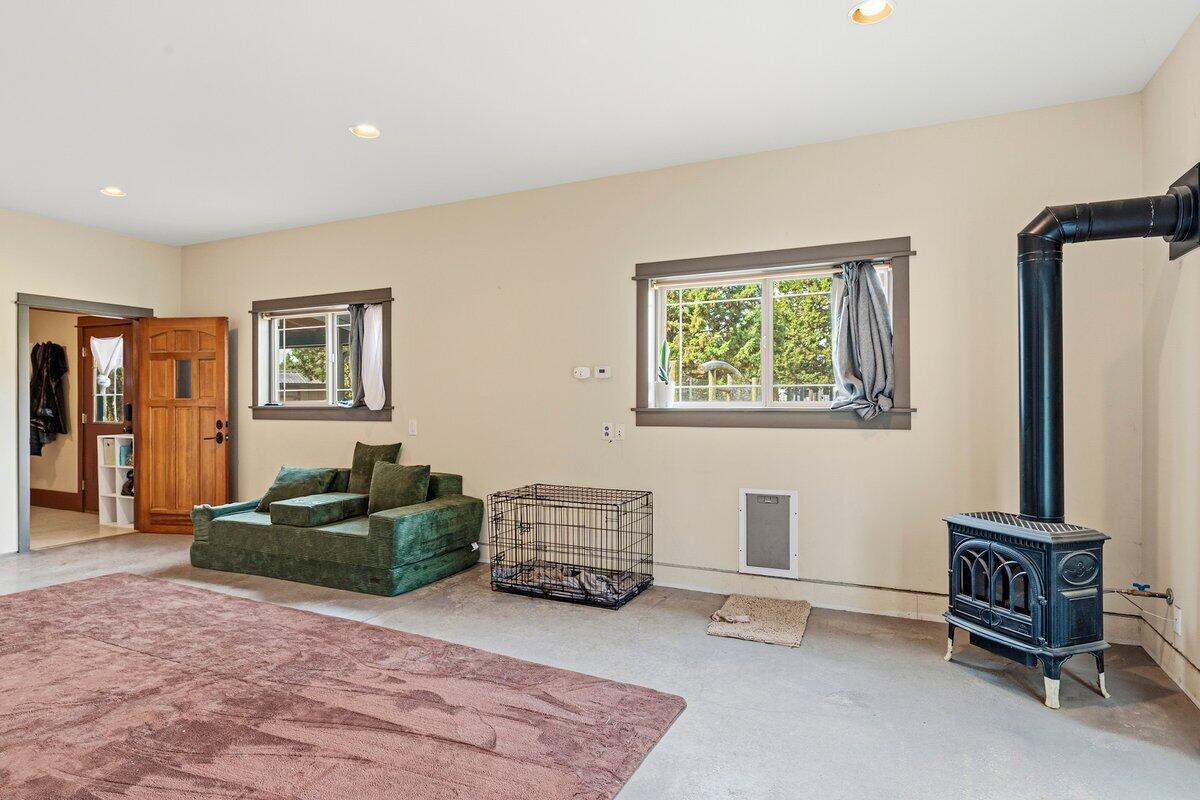 Photo of 10001 SW Geneva View Road 17 of 43