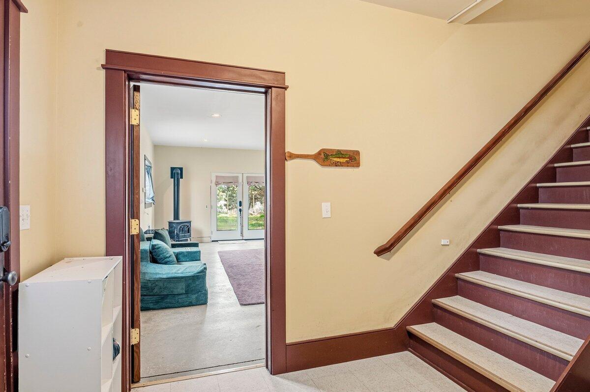 Photo of 10001 SW Geneva View Road 19 of 43
