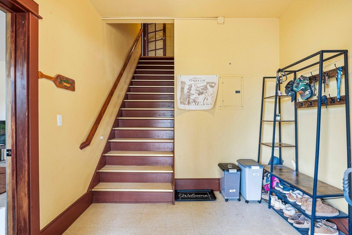 Photo of 10001 SW Geneva View Road 20 of 43