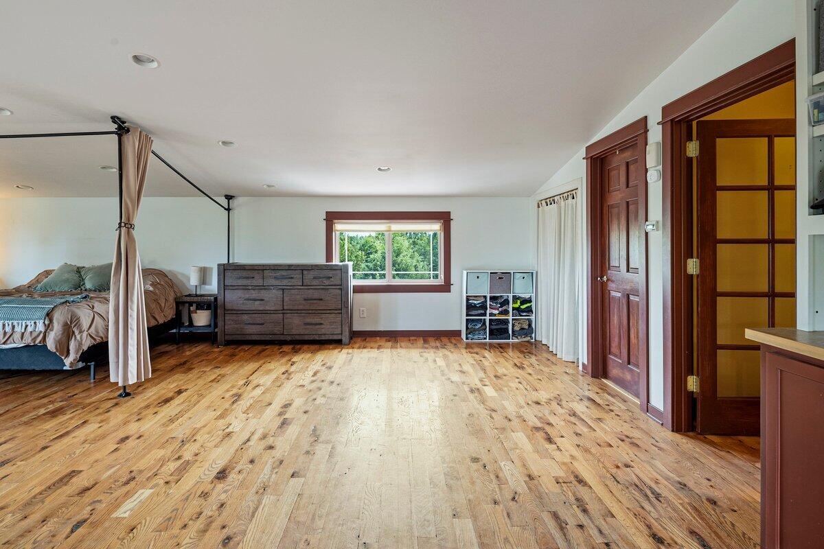 Photo of 10001 SW Geneva View Road 6 of 43