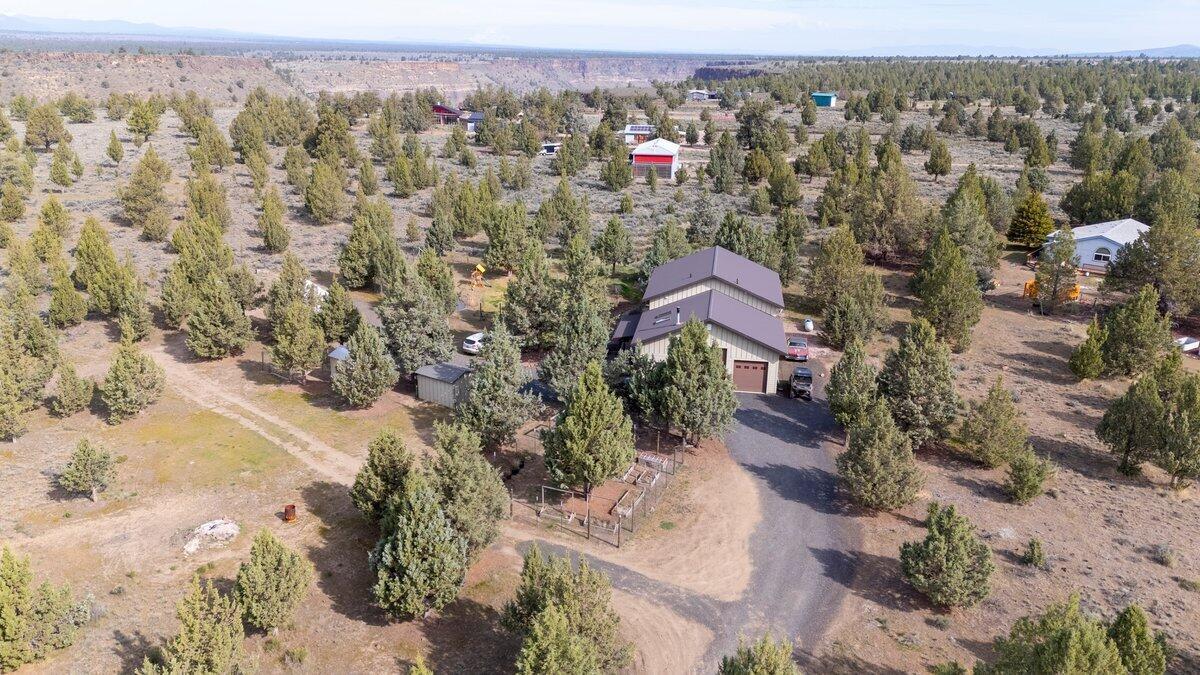 Photo of 10001 SW Geneva View Road 35 of 43