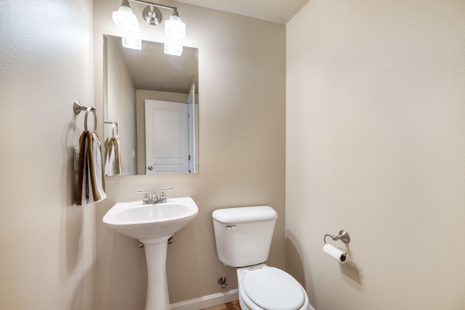 Photo of 16559 Daisy Place 12 of 33