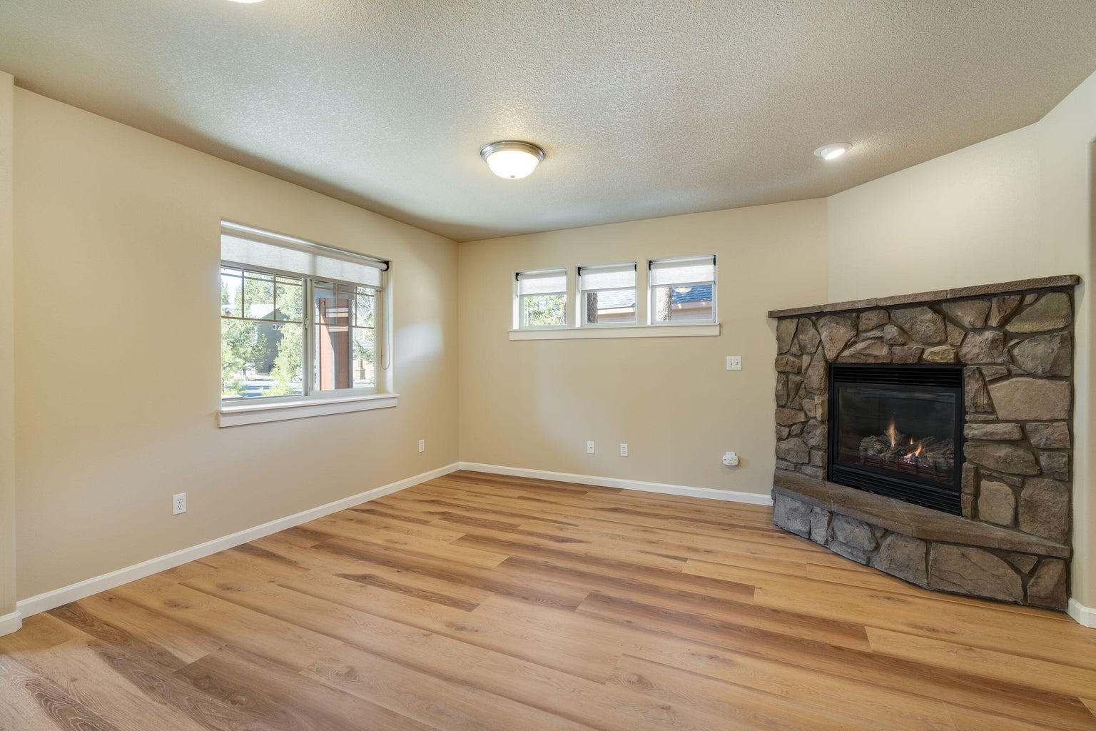 Photo of 16559 Daisy Place 4 of 33