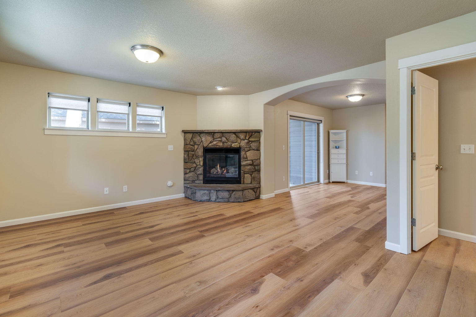 Photo of 16559 Daisy Place 3 of 33