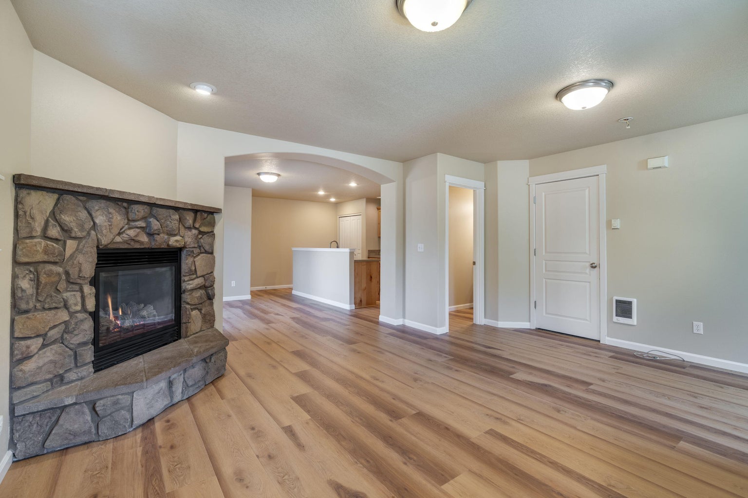 Photo of 16559 Daisy Place 5 of 33