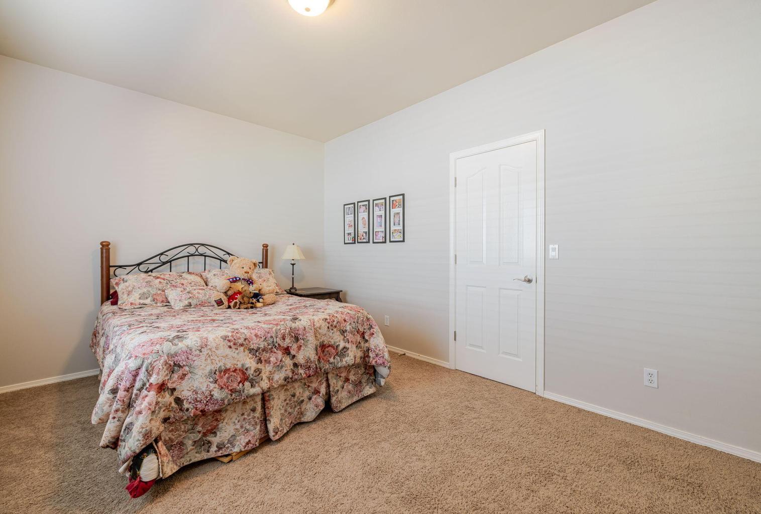 Photo of 2241 SE Pilatus Lane 26 of 36