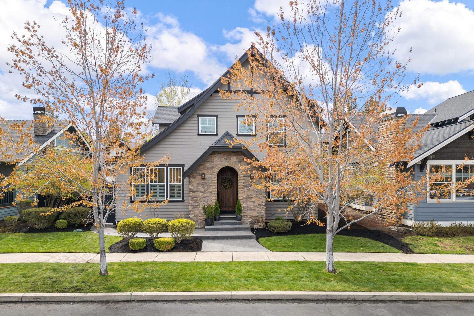 Photo of 875 NW Fort Clatsop Street 1 of 45