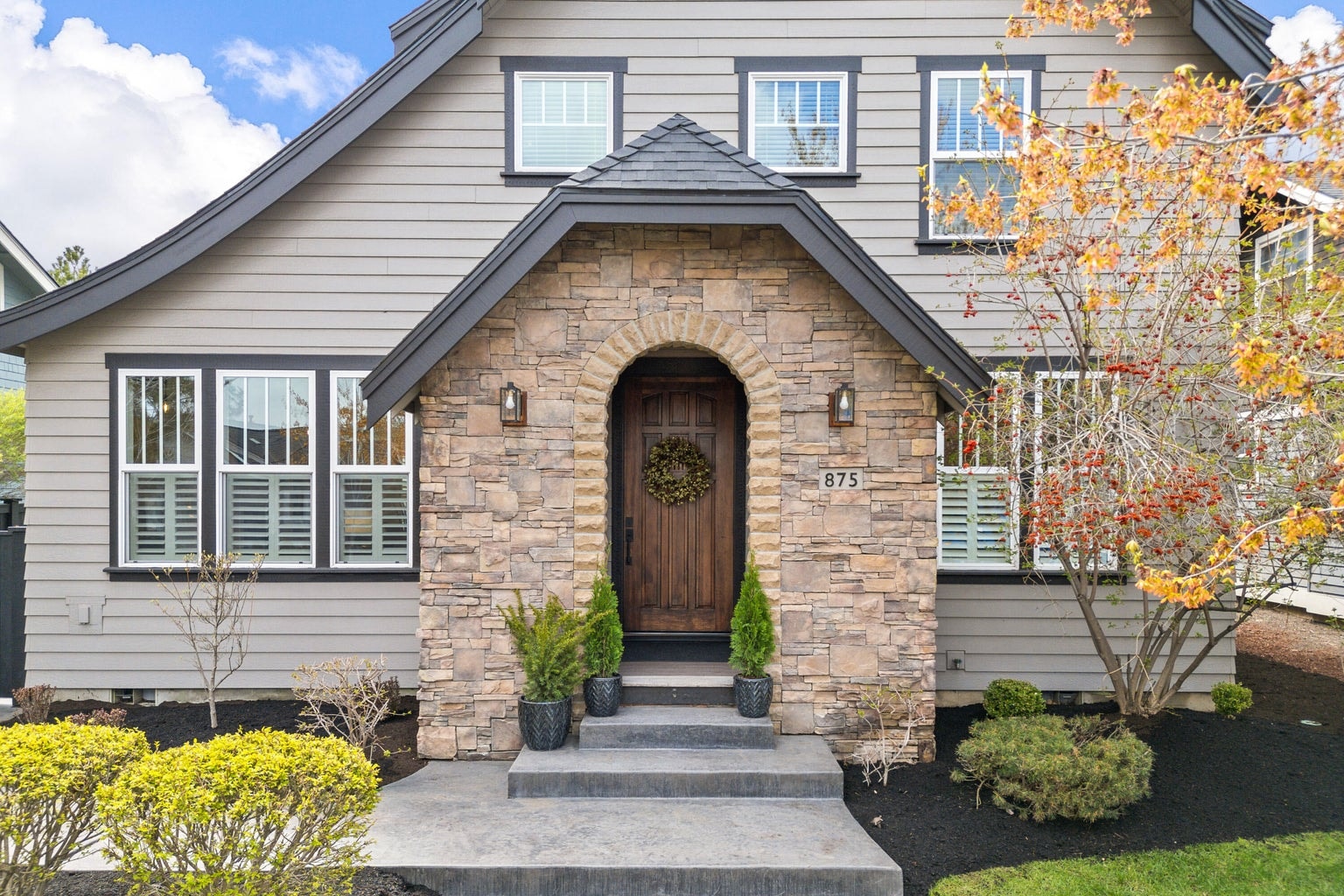 Photo of 875 NW Fort Clatsop Street 2 of 45