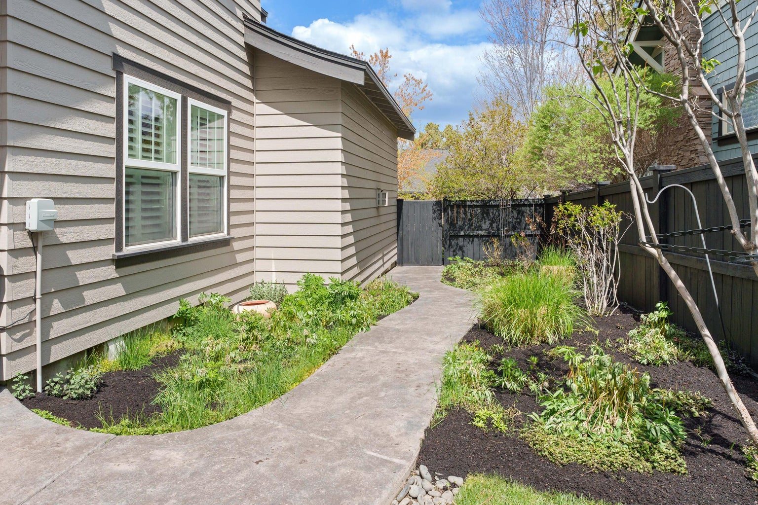 Photo of 875 NW Fort Clatsop Street 40 of 45