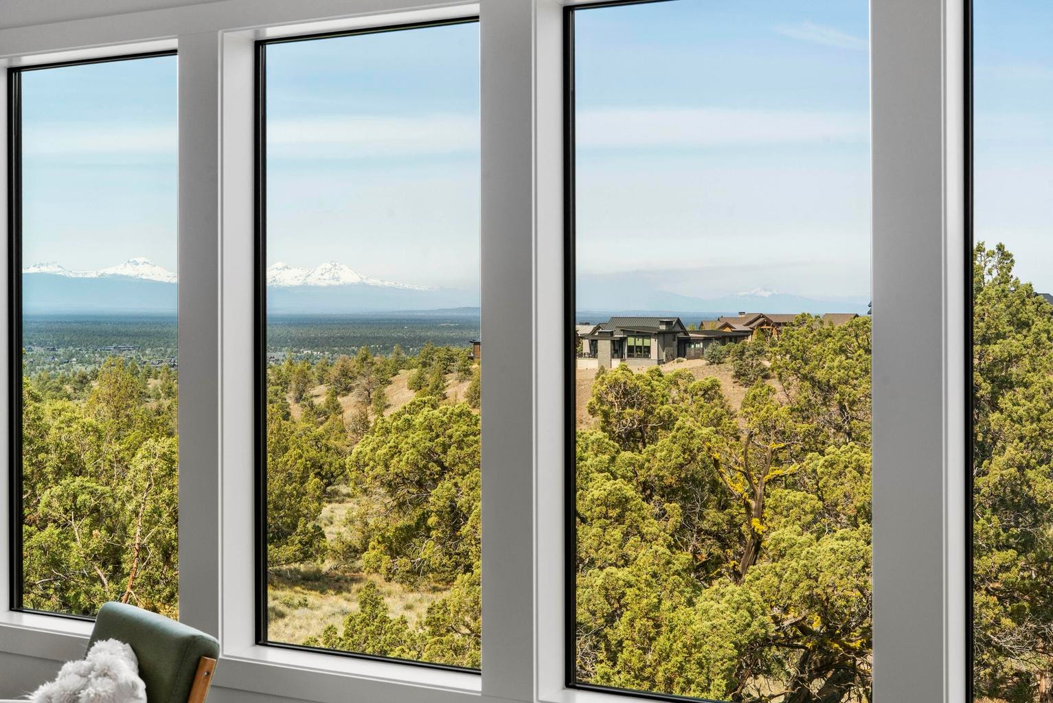 Panoramic mountain views from the primary suite