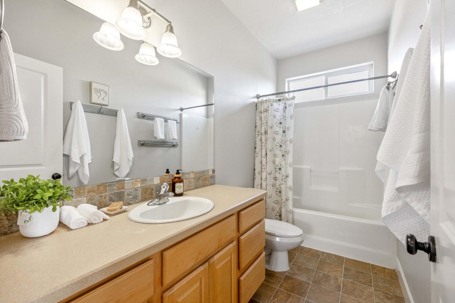 Photo of 1405 NE Hudspeth Road 23 of 38