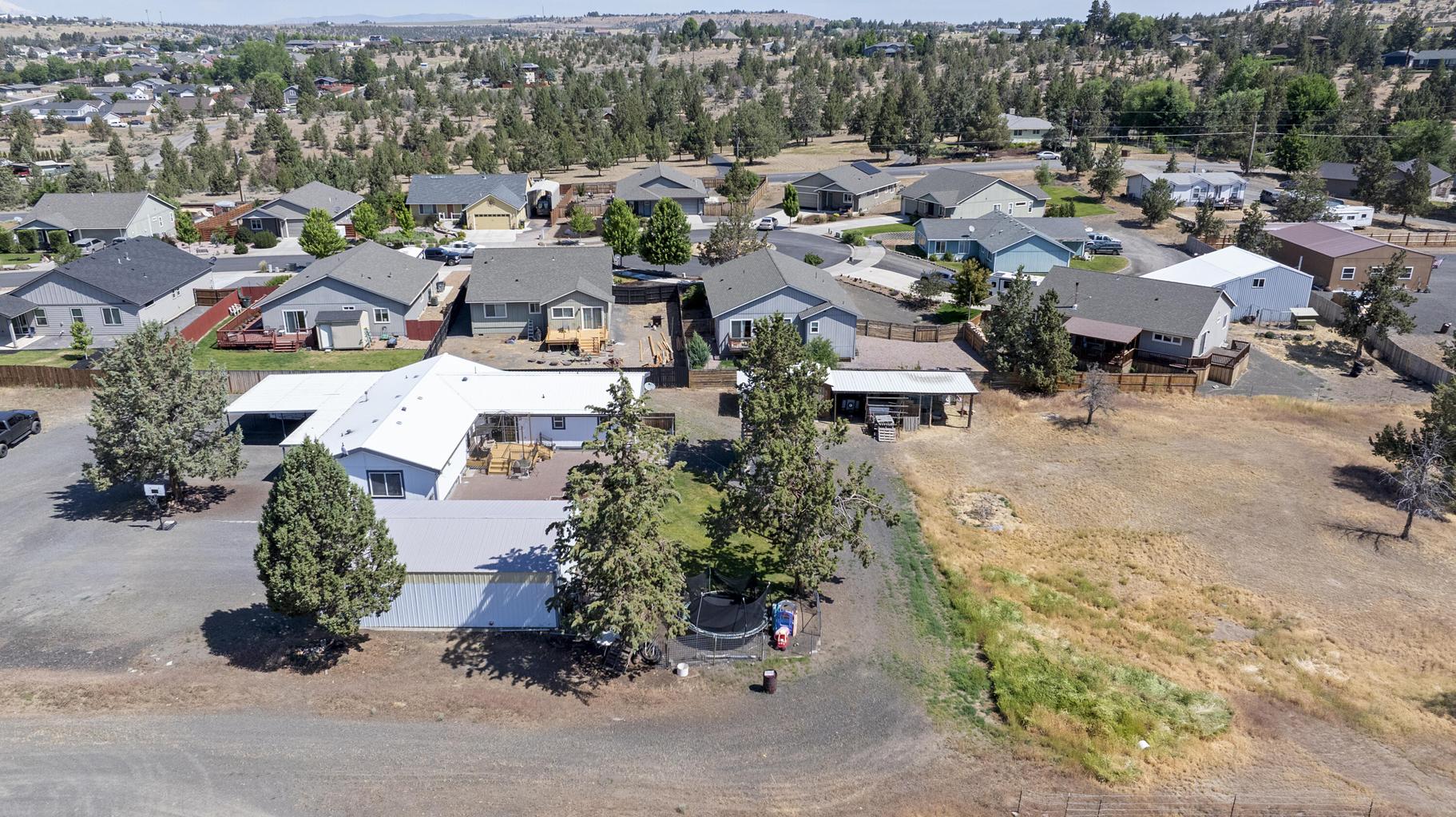Photo of 605 SE Kinkade Road 39 of 44
