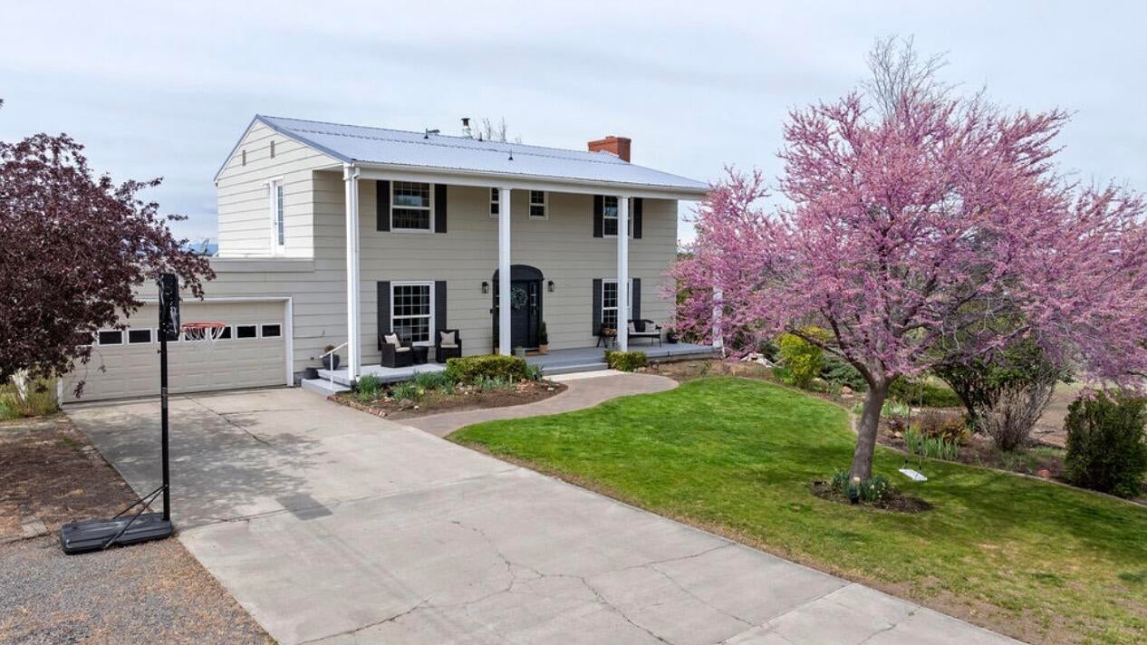 Photo of 1103 NE Richard Lane 1 of 52