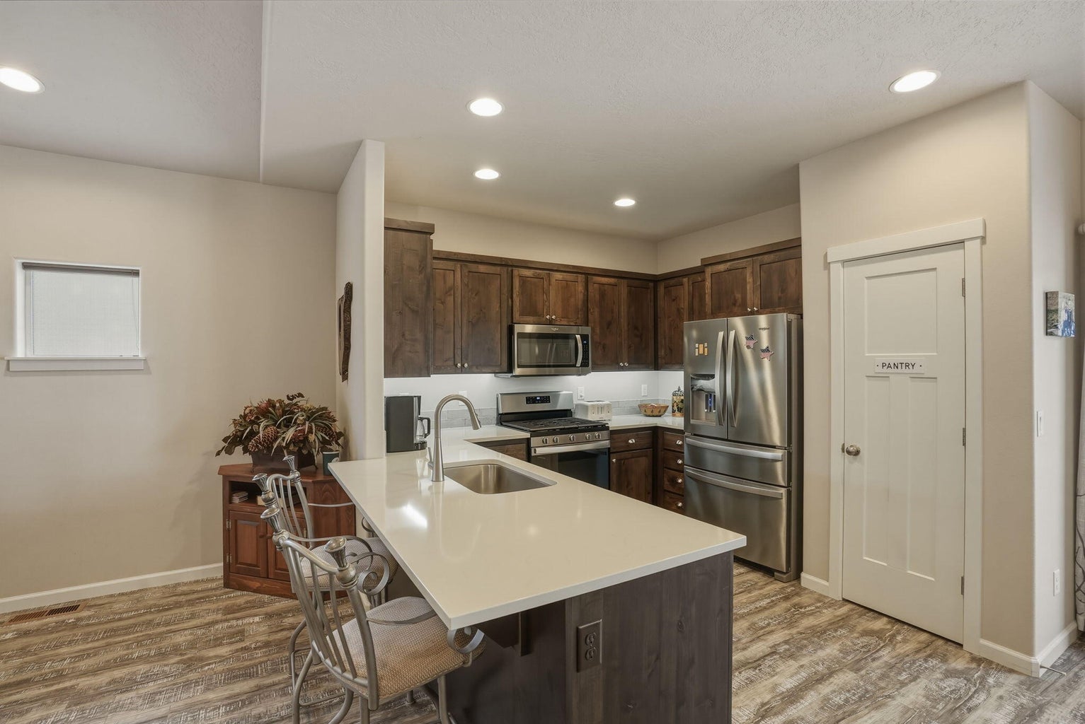 Breakfast bar, stainless appliances, and pantry
