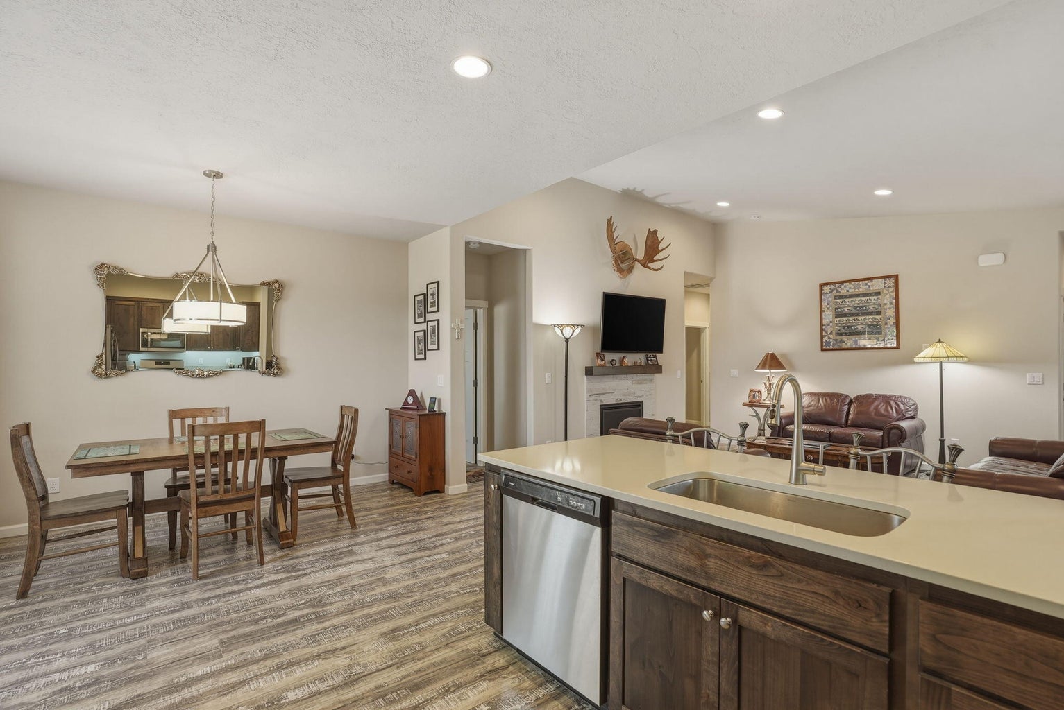 Breakfast bar, stainless appliances, and pantry