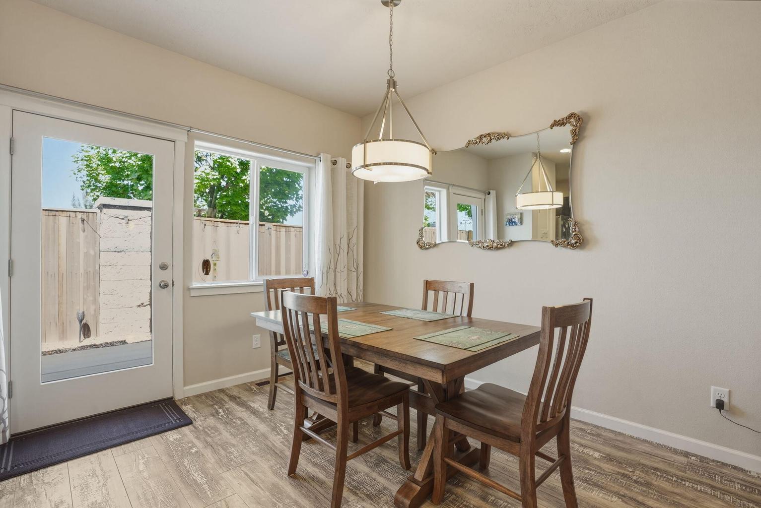 Dining area to back patio