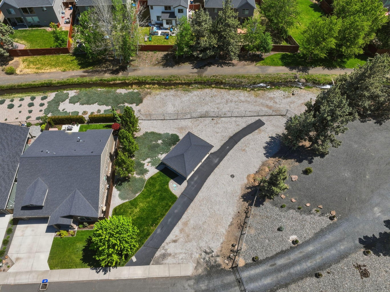 HOA shaded picnic area