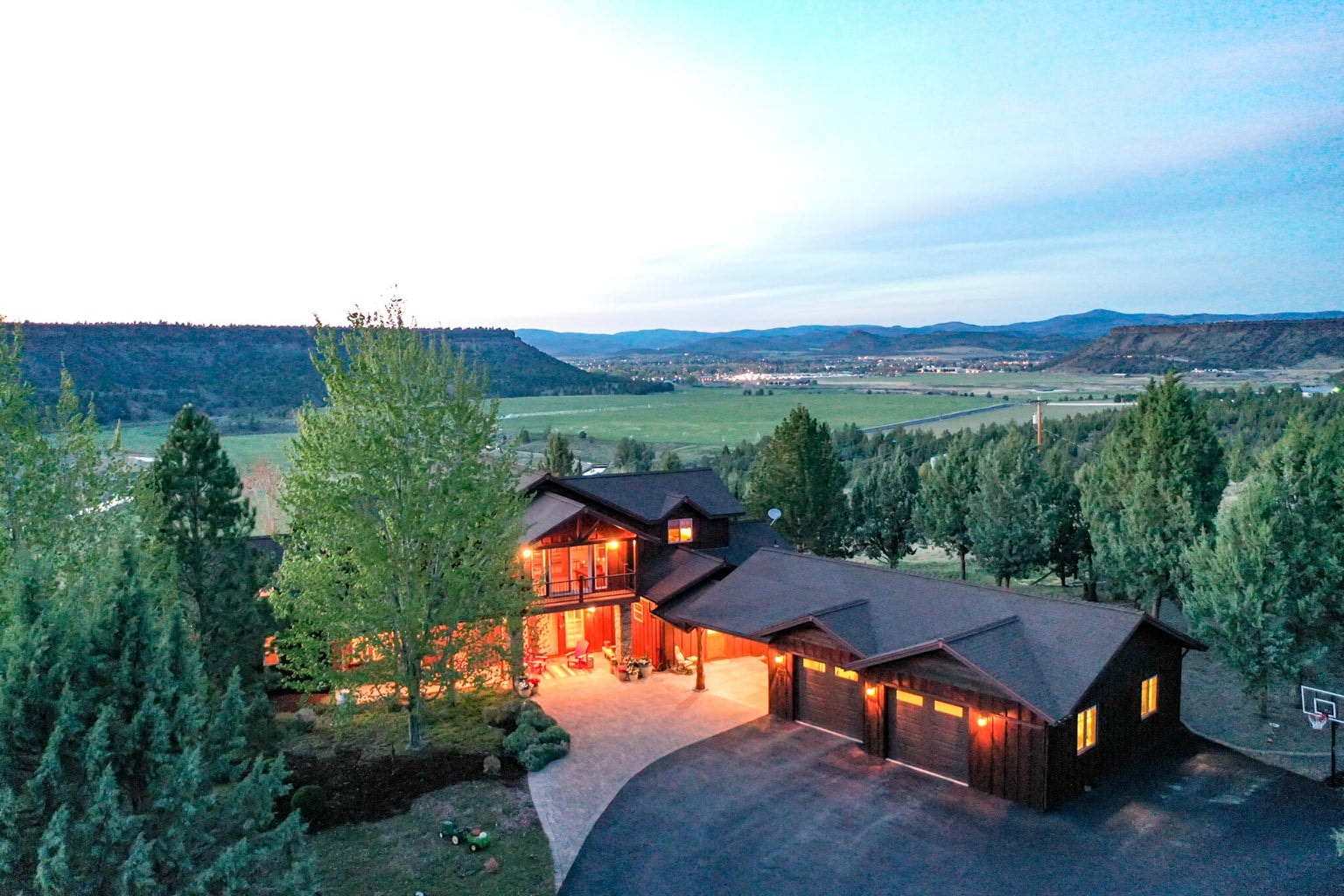 Photo of 3900 SE Riverview Road 1 of 91