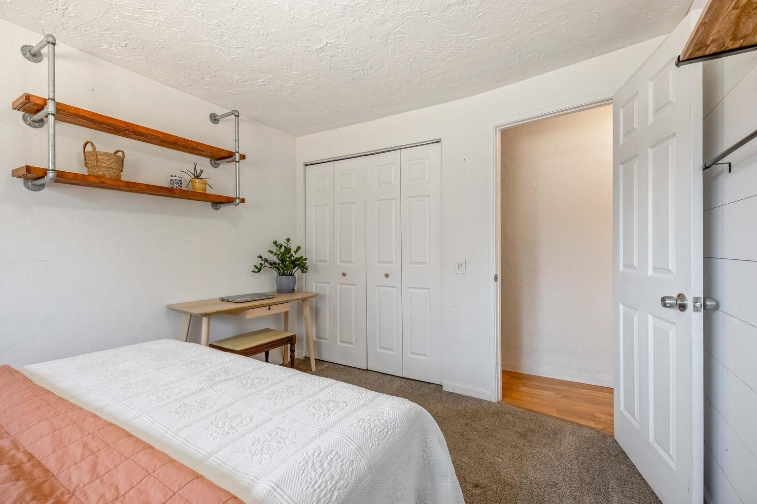 Photo of 63609 Hunters Circle 16 of 37