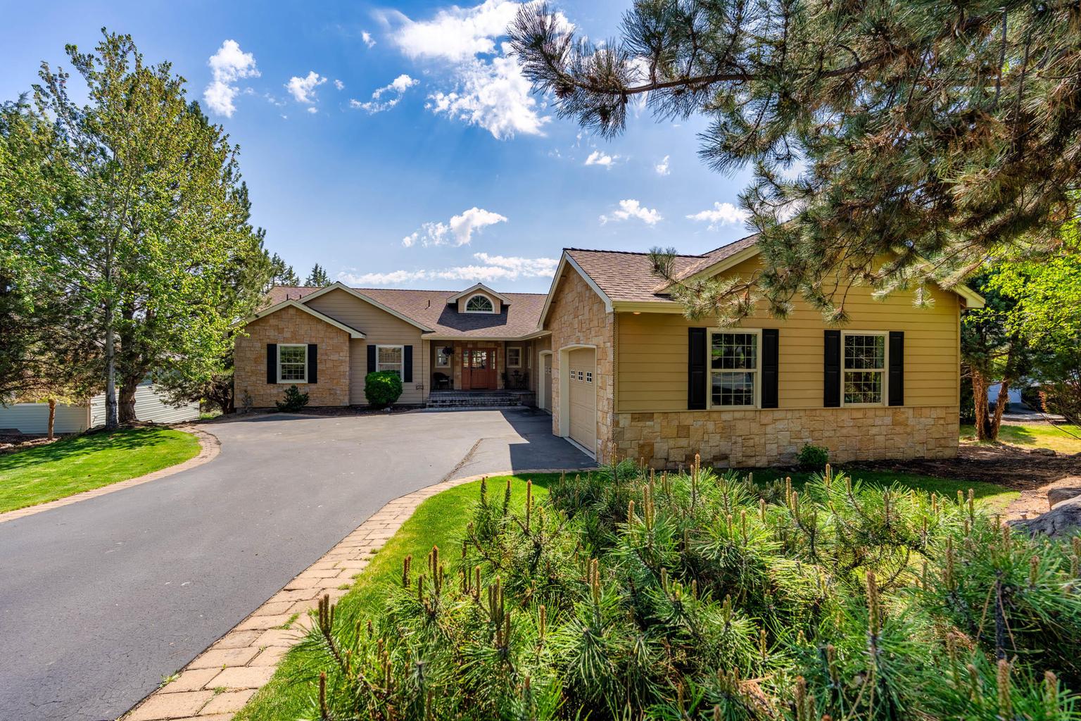Photo of 1580 Murrelet Drive 3 of 69