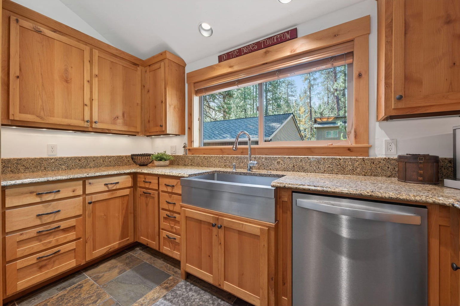 Kitchen w/ updated stainless steel appliances
