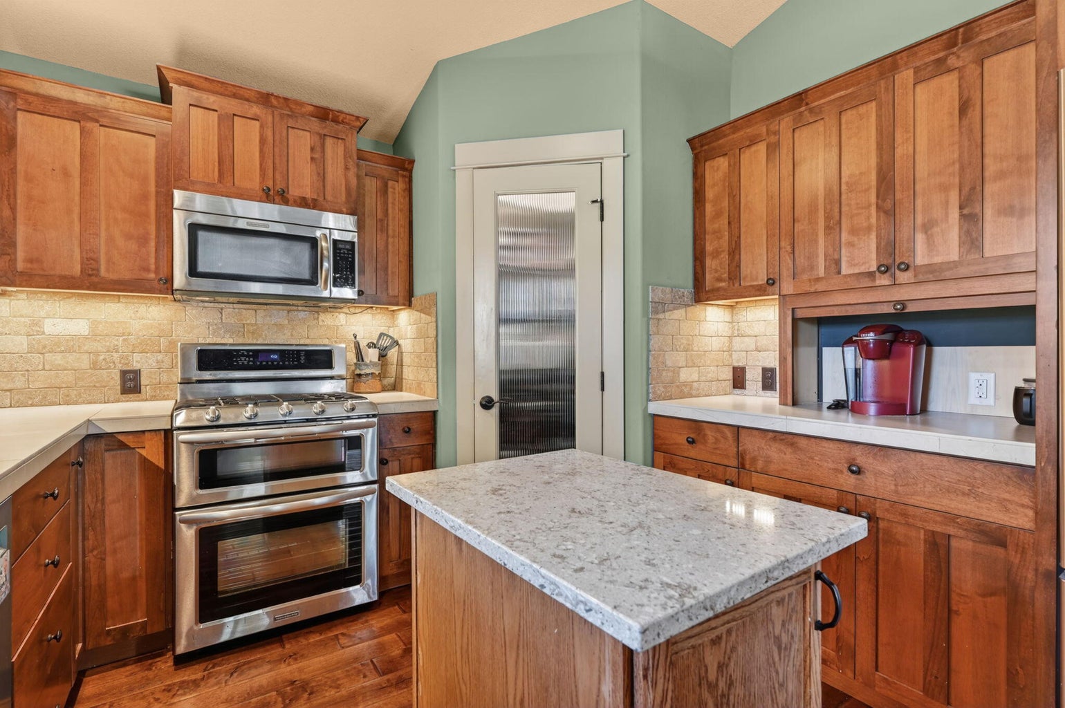 Photo of 1141 S Creekside Drive 25 of 62