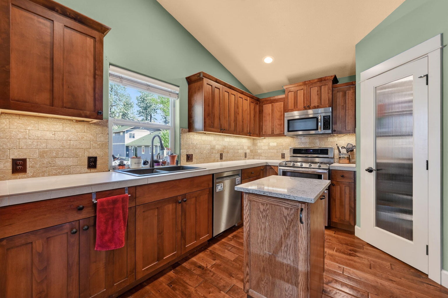 Photo of 1141 S Creekside Drive 23 of 62