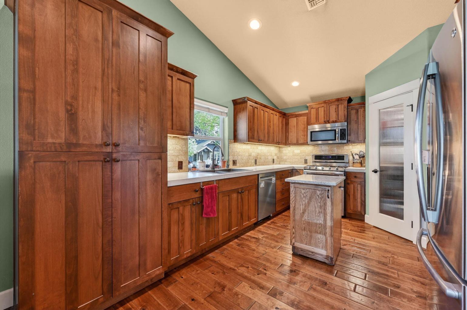 Photo of 1141 S Creekside Drive 22 of 62
