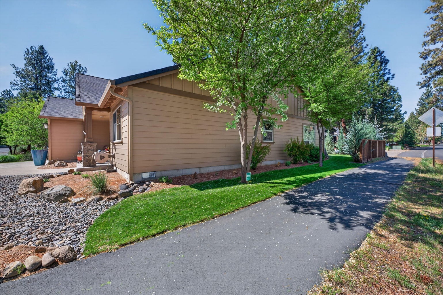 Photo of 1141 S Creekside Drive 5 of 62