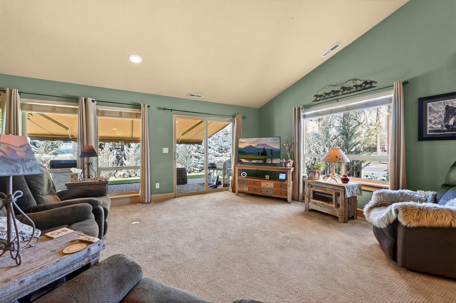 Photo of 1141 S Creekside Drive 18 of 62